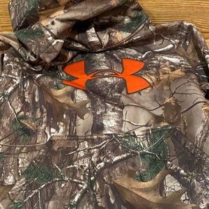 Under armor camouflage sweatshirt children’s sweatshirt size large